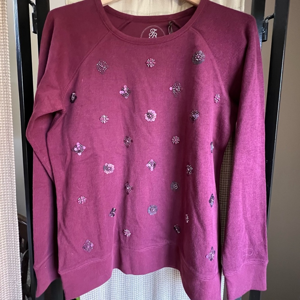 NWT  Tommy Bahama Light Weight Aruba Embellished Crew. Size medium.
